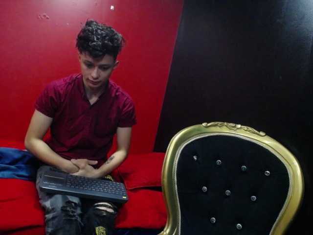 Live sex webcam photo for Loxyy- #277826230