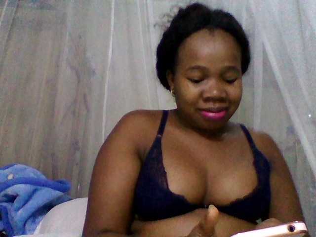 Live sex webcam photo for Loyan18 #276557873