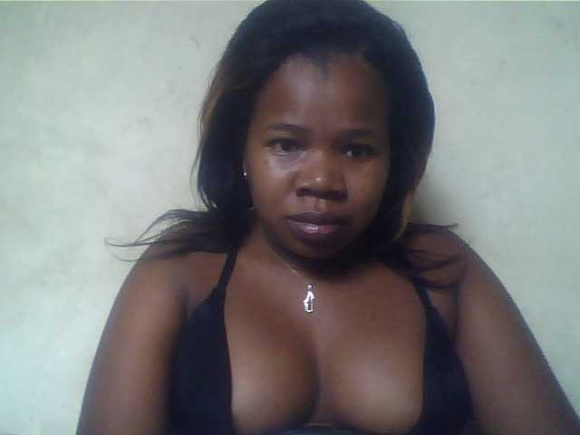 Live sex webcam photo for Loyan18 #277220396