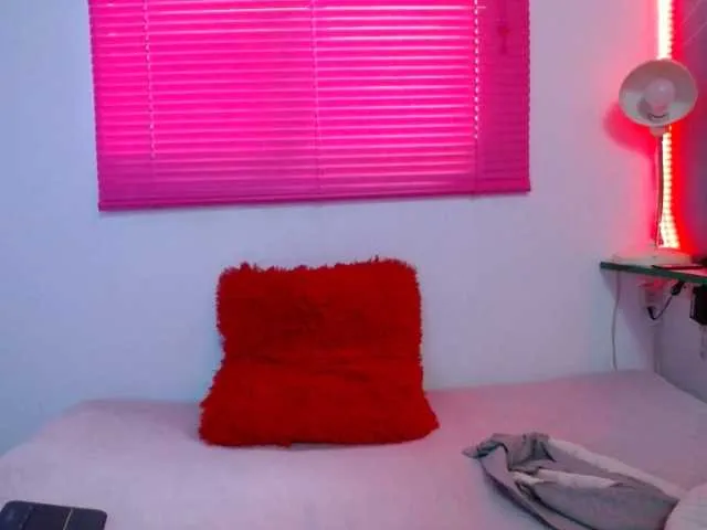 Live sex webcam photo for Lu-llabby18 #273756064