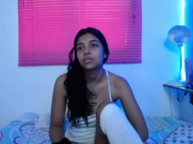 Live sex webcam photo for Lu-llabby18 #273777627