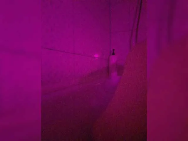 Live sex webcam photo for LuaLa #277701096