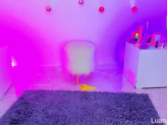 Live sex webcam photo for Luana24 #290409173