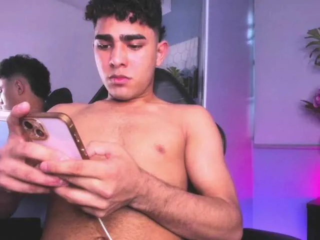 Live sex webcam photo for LucasCarterr #291141236