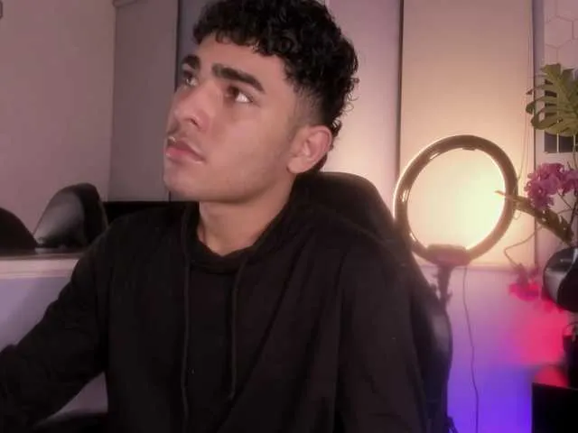 Live sex webcam photo for LucasCarterr #291190069