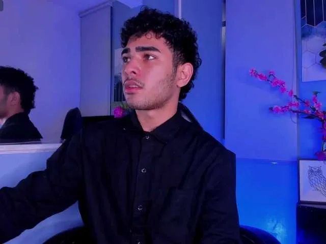 Live sex webcam photo for LucasCarterr #291311632