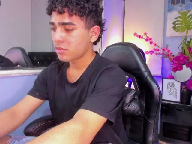 Live sex webcam photo for LucasCarterr #291344198