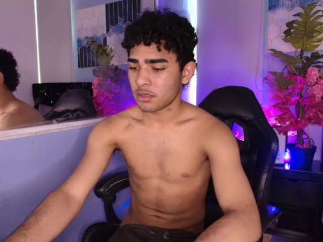 Live sex webcam photo for LucasCarterr #291536381