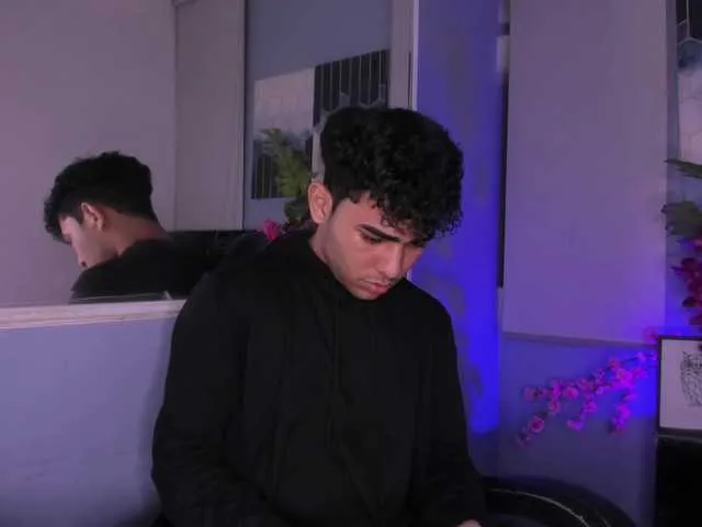 Live sex webcam photo for LucasCarterr #291574286