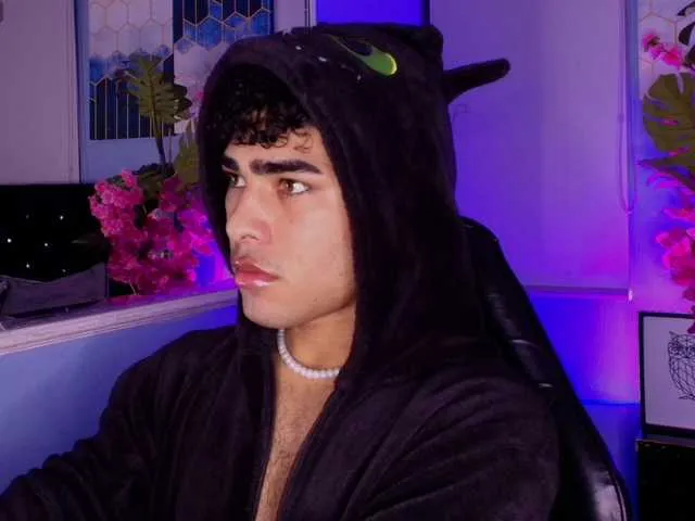 Live sex webcam photo for LucasCarterr #291639304