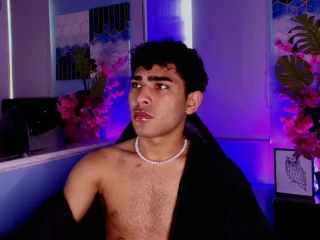 Live sex webcam photo for LucasCarterr #291642638