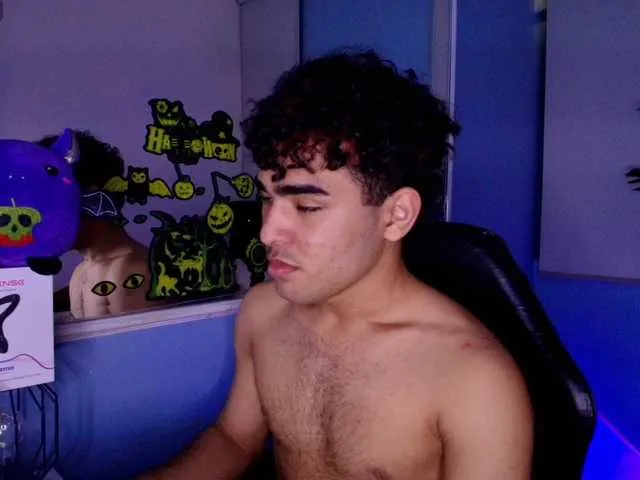 Live sex webcam photo for LucasCarterr #292063782