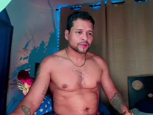 Live sex webcam photo for LucasGaeel #292262876