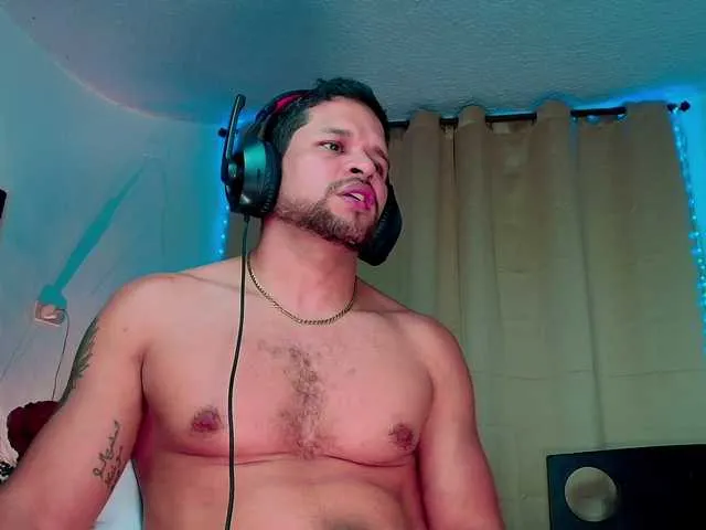 Live sex webcam photo for LucasGaeel #292286289