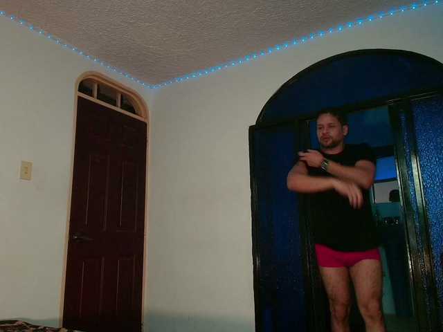 Live sex webcam photo for LucasGaeel #294168601