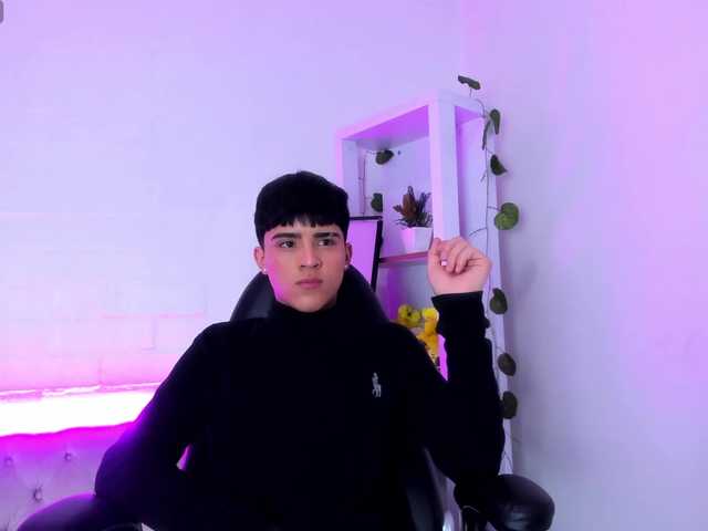 Live sex webcam photo for Lucaslovee #290908680