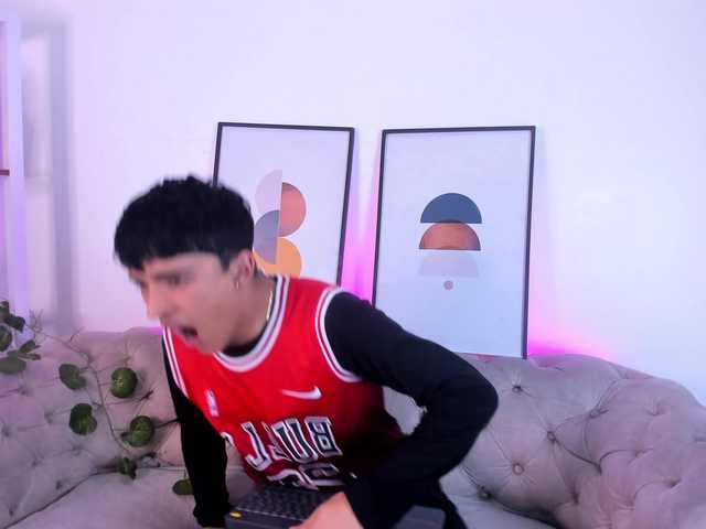 Live sex webcam photo for Lucaslovee #291002790