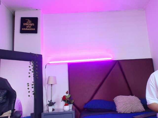 Live sex webcam photo for Lucaslovee #291962331