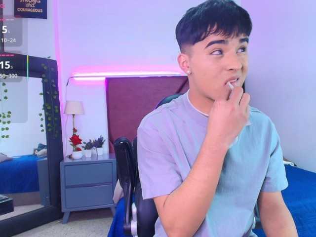 Live sex webcam photo for Lucaslovee #292150388