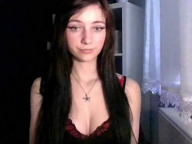 Live sex webcam photo for LuciaLovely #275457521