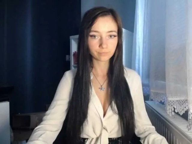 Live sex webcam photo for LuciaLovely #275587867