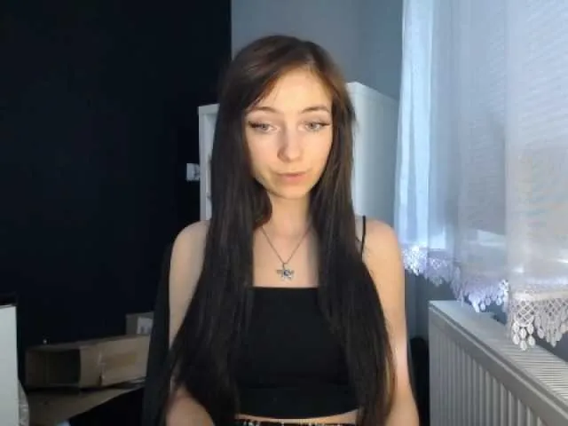 Live sex webcam photo for LuciaLovely #275589223