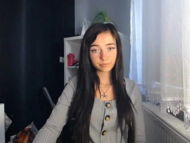Live sex webcam photo for LuciaLovely #275688690