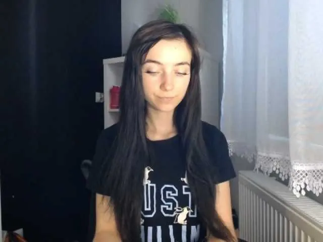 Live sex webcam photo for LuciaLovely #275712123
