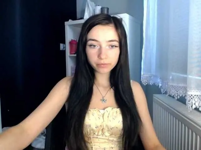 Live sex webcam photo for LuciaLovely #275777151