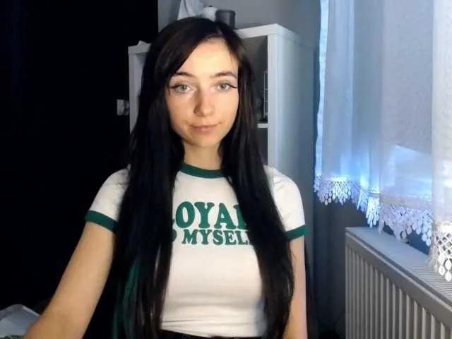 Live sex webcam photo for LuciaLovely #275799665