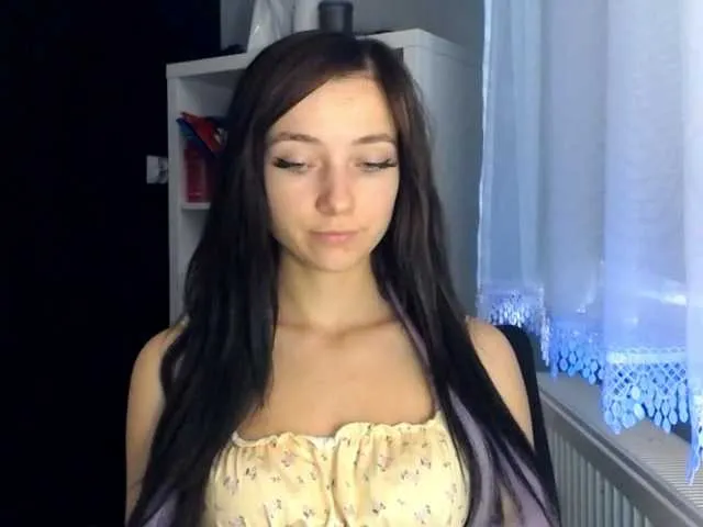 Live sex webcam photo for LuciaLovely #276086103