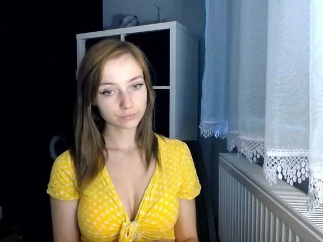 Live sex webcam photo for LuciaLovely #276401976