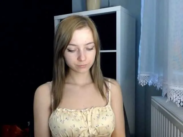 Live sex webcam photo for LuciaLovely #276430202