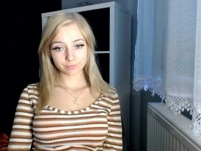 Live sex webcam photo for LuciaLovely #276450491