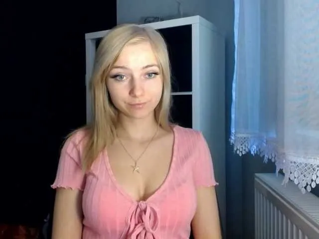 Live sex webcam photo for LuciaLovely #276457214