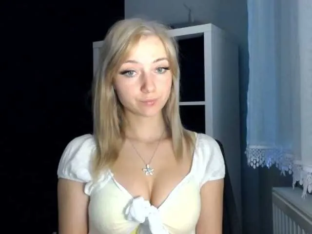 Live sex webcam photo for LuciaLovely #276465306