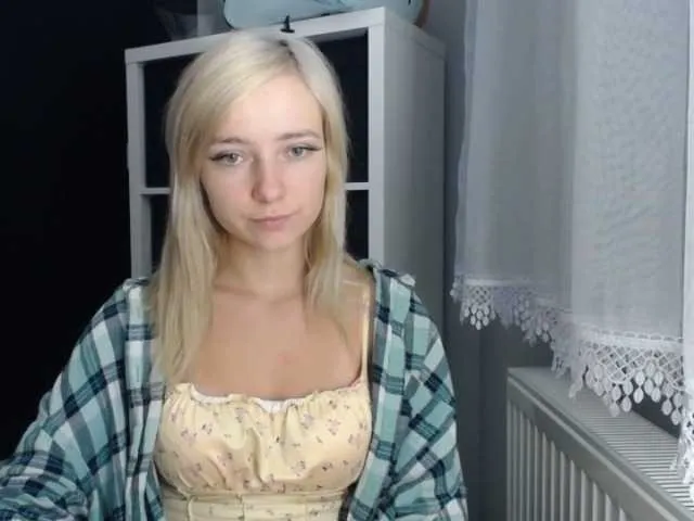 Live sex webcam photo for LuciaLovely #276681135