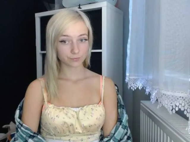 Live sex webcam photo for LuciaLovely #276694161