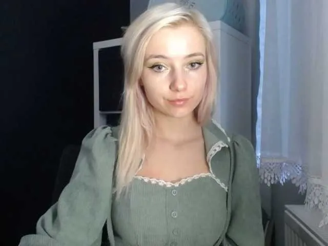 Live sex webcam photo for LuciaLovely #277117611