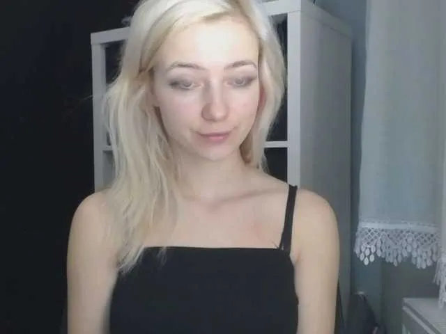 Live sex webcam photo for LuciaLovely #277184822
