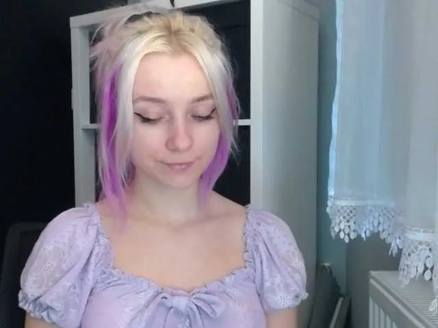 Live sex webcam photo for LuciaLovely #277350793
