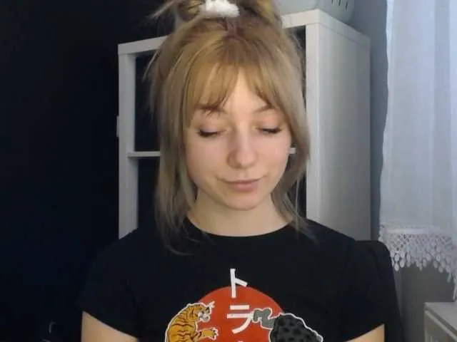 Live sex webcam photo for LuciaLovely #277586625