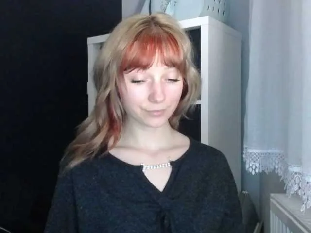Live sex webcam photo for LuciaLovely #277592985