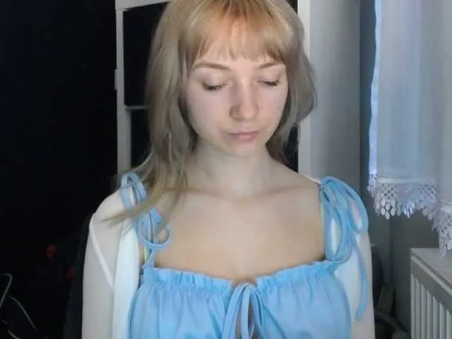 Live sex webcam photo for LuciaLovely #277649172
