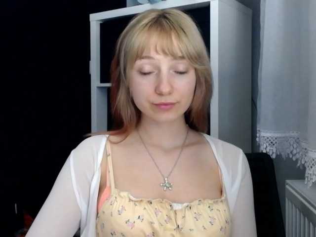 Live sex webcam photo for LuciaLovely #277677886