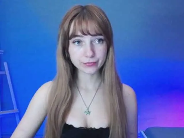 Live sex webcam photo for LuciaLovely #290333692