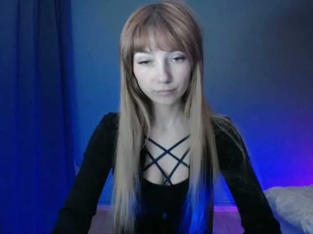 Live sex webcam photo for LuciaLovely #290841105