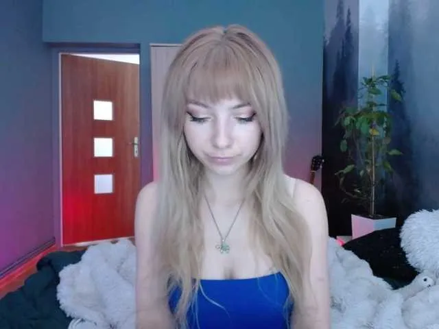 Live sex webcam photo for LuciaLovely #291049114