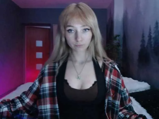 Live sex webcam photo for LuciaLovely #291085457
