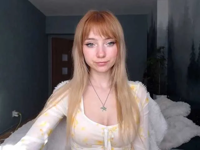 Live sex webcam photo for LuciaLovely #291095944